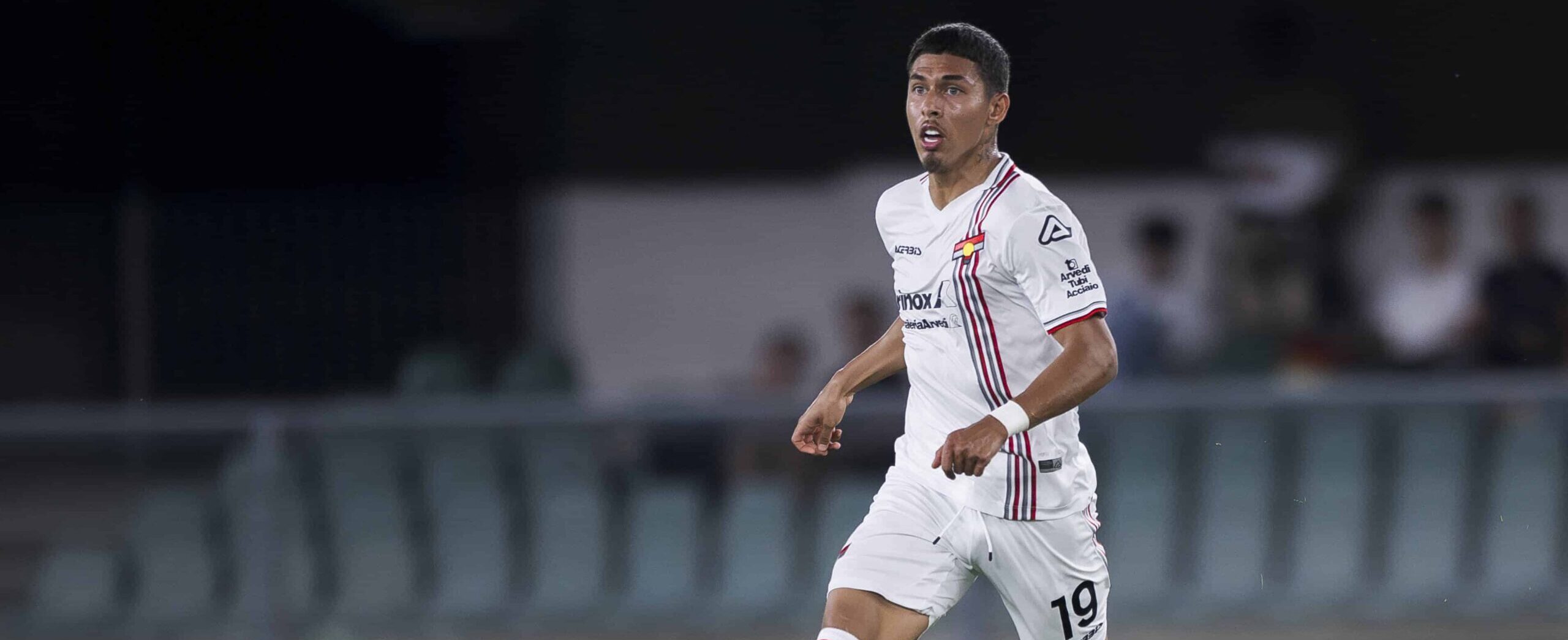 Jeremy Sarmiento in action for Cremonese in 2025