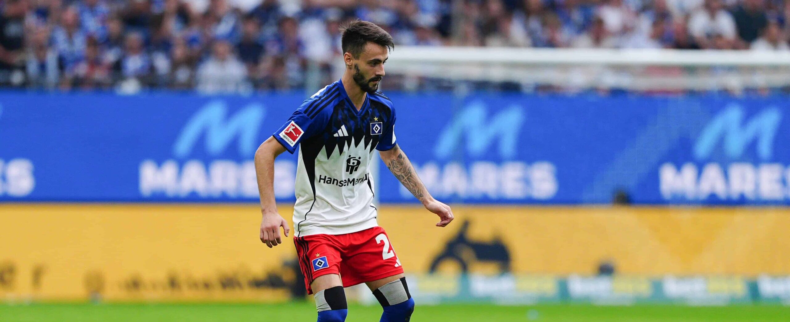 Fabio Vieira in action for HSV in 2025