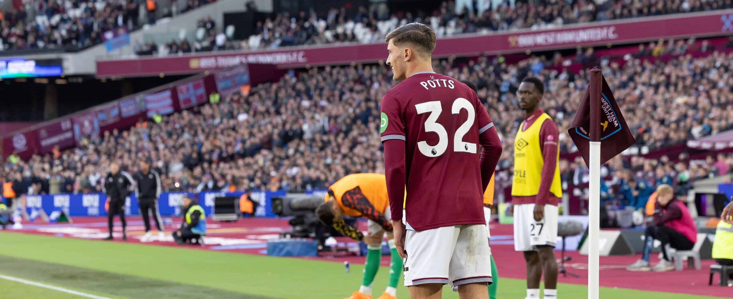 Freddie Potts in action for West Ham in 2025