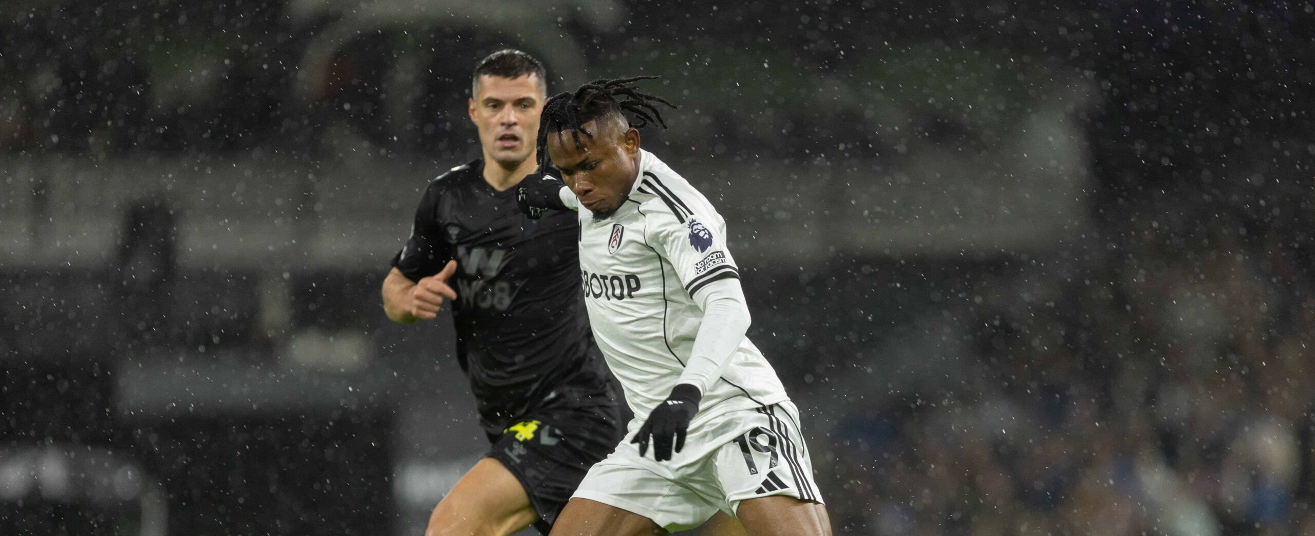 Samuel Chukwueze in action for Fulham against Sunderland in 2025