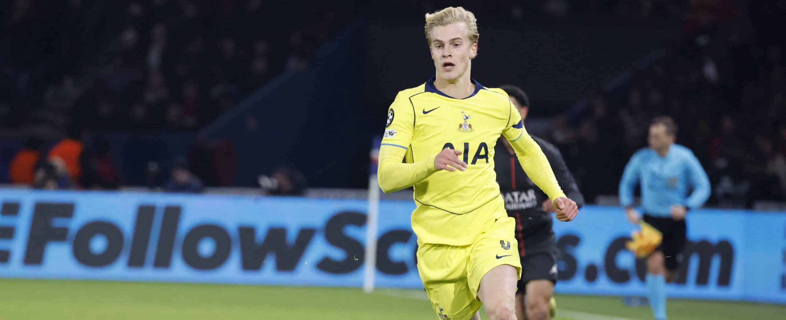 Lucas Bergvall in action for Spurs in 2025 in the Champions League
