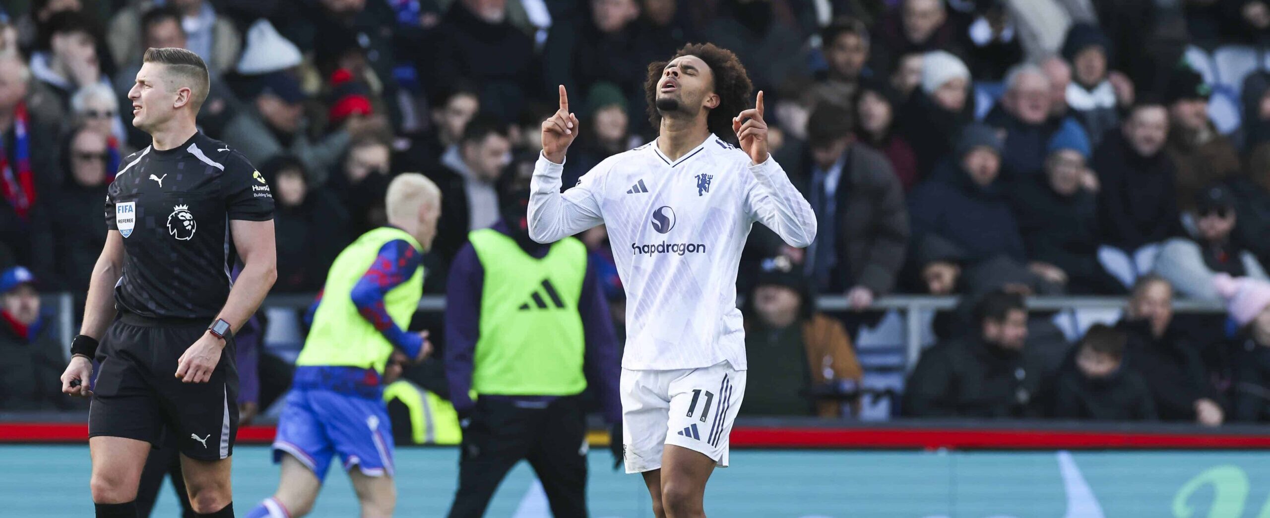 Joshua Zirkzee celebrate his goal for Manchester United in 2025 against Crystal Palace