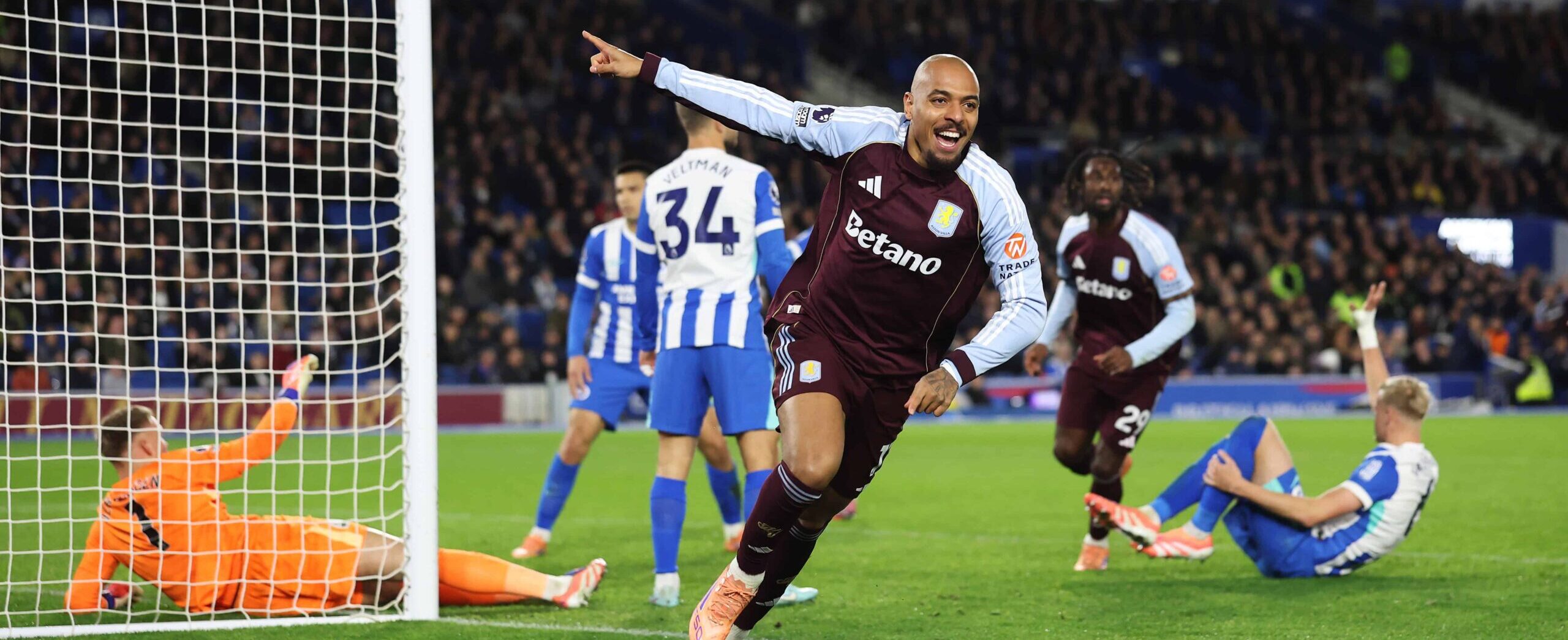 Donyell Malen goal against Brighton in the Premier League in 2025