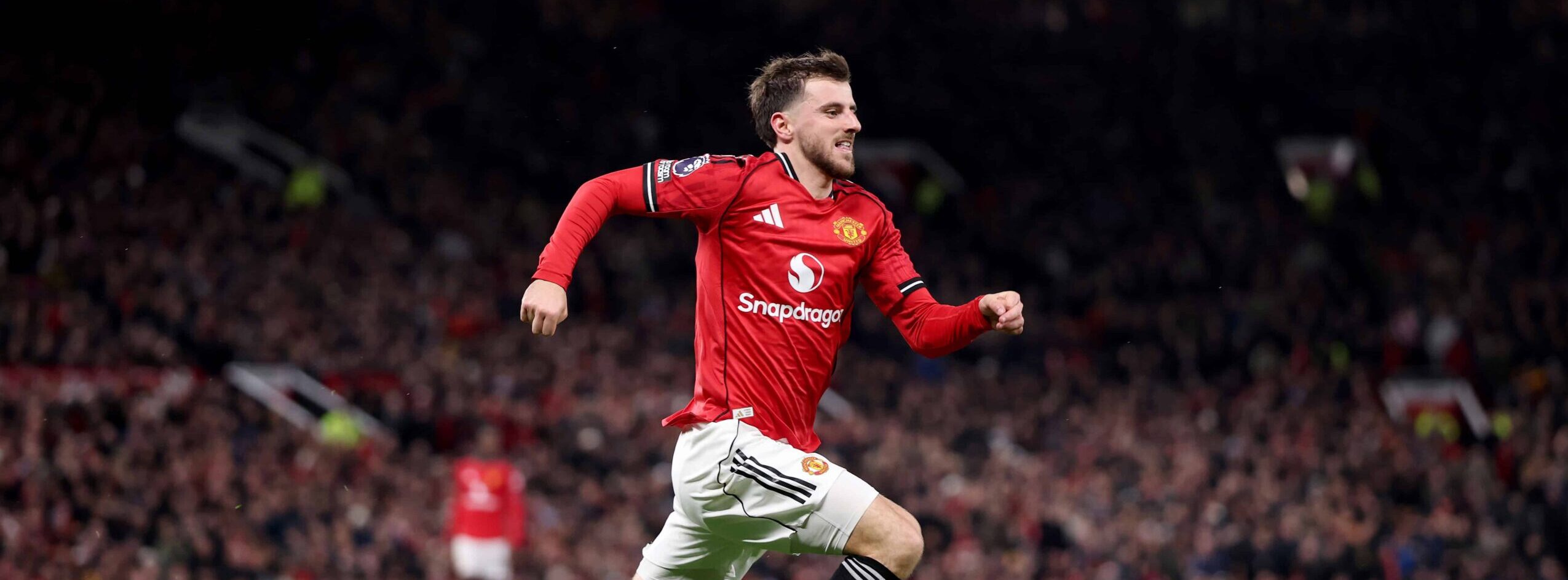 Mason Mount in action for Manchester United in 2025
