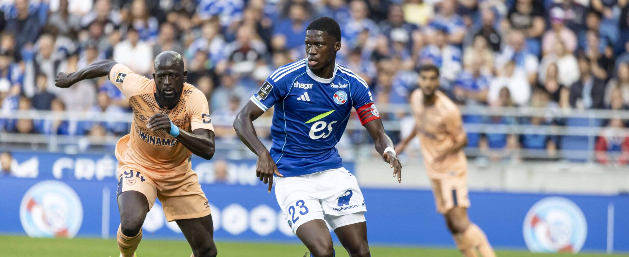 Mamadou Sarr in action for Strasbourg in 2025