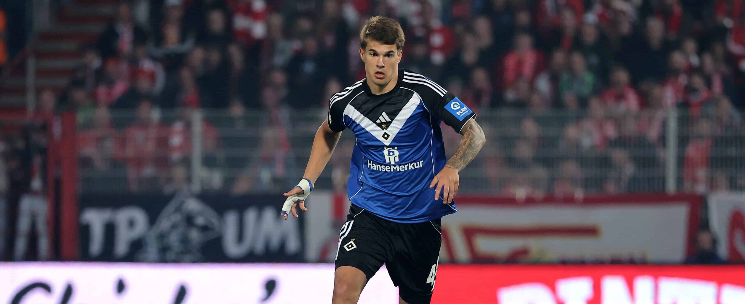 Luka Vuskovic on loan and in action at Hamburg HSV