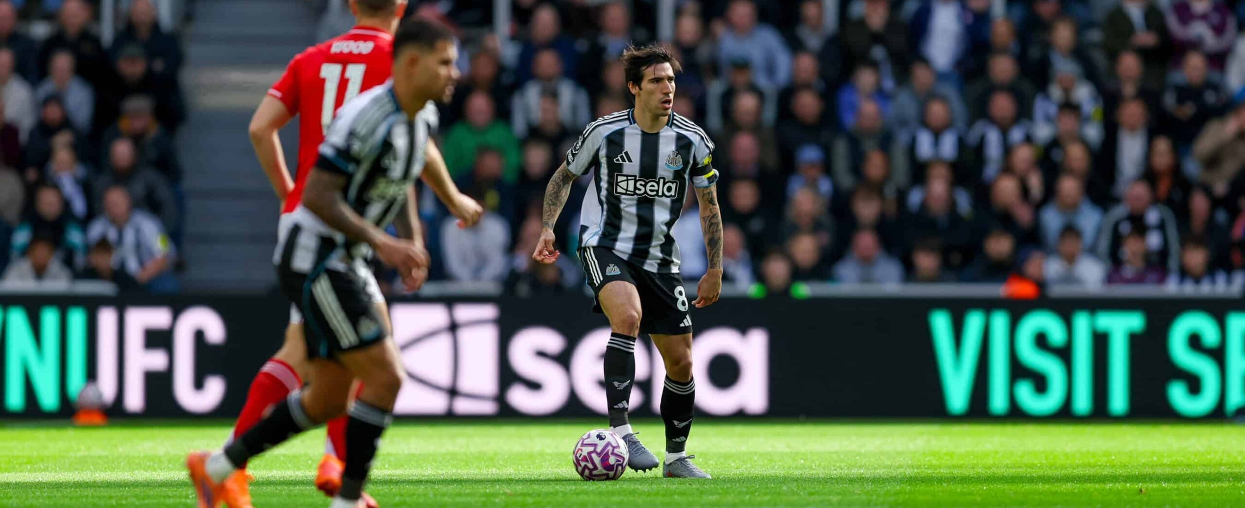 Tonali in action for Newcastle United in 2025