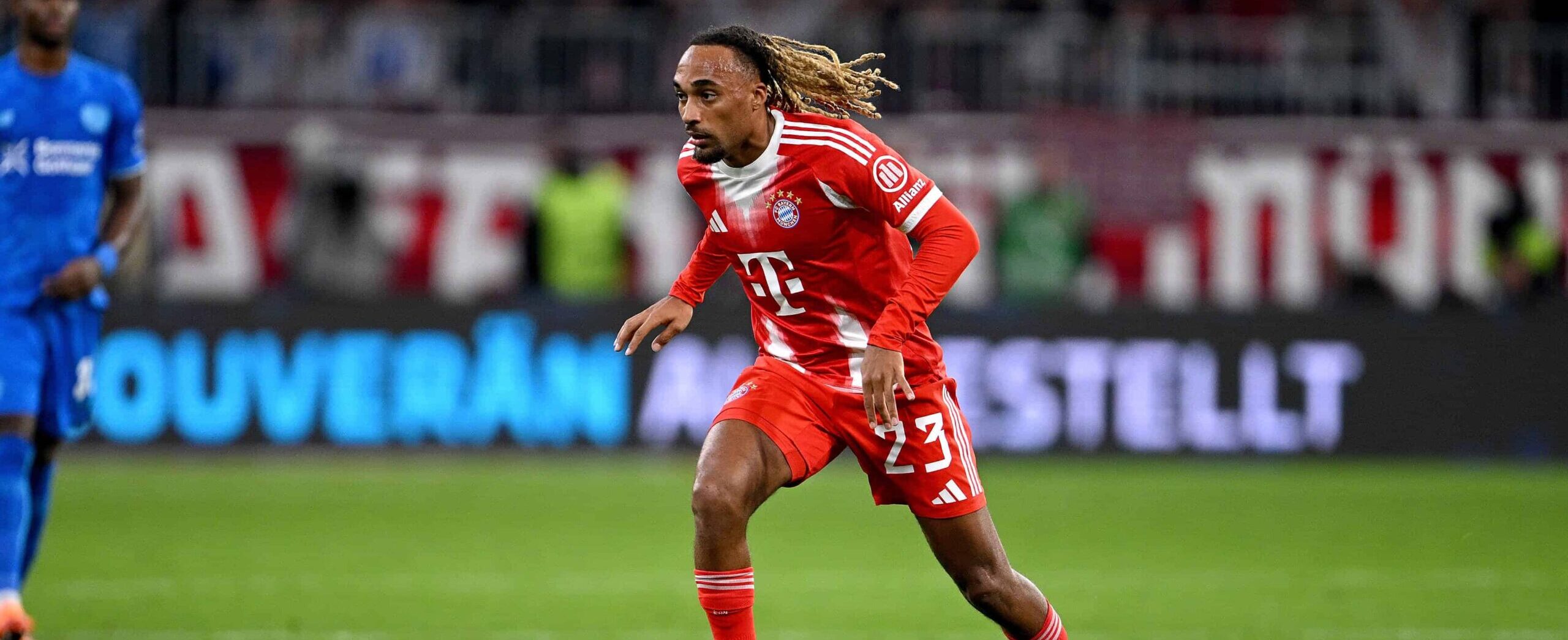 Sacha Boey in action for fc Bayern in 2025