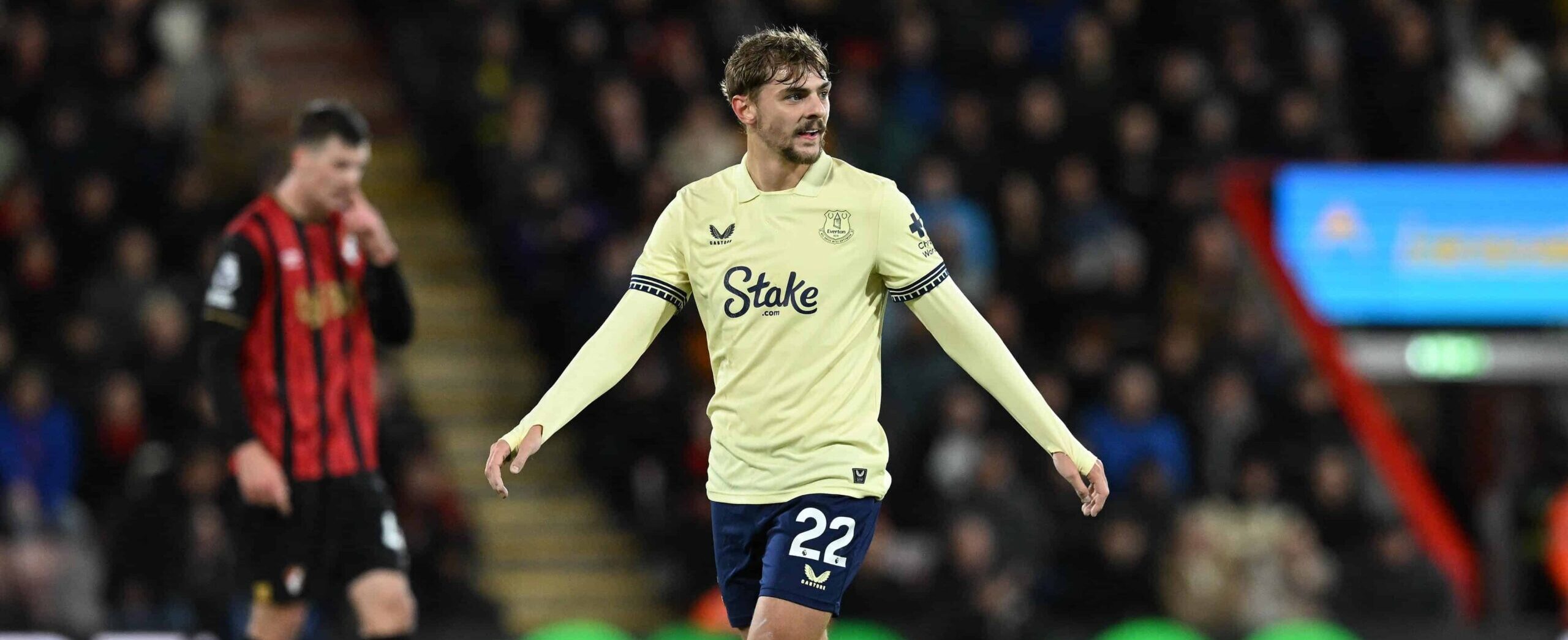 Kiernan Dewsbury-Hall in action for Everton in 2025