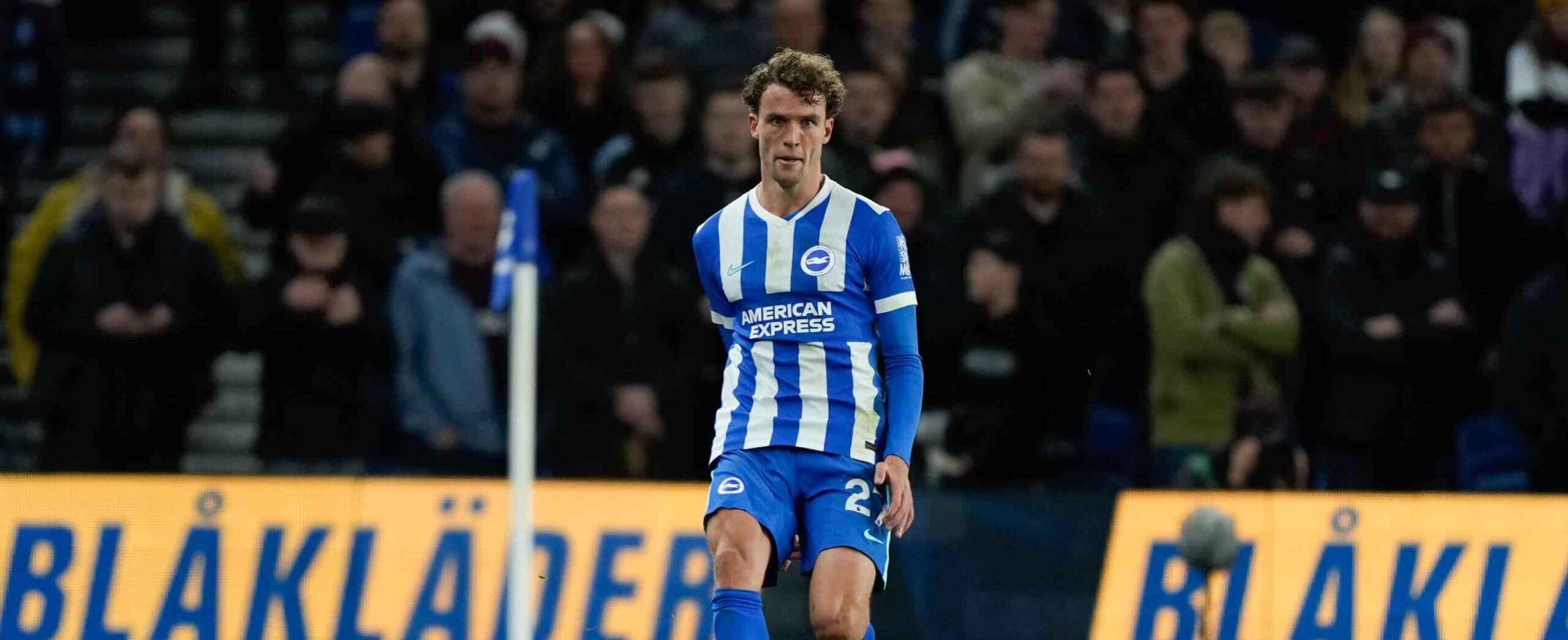 Mats Wieffer in action for Brighton in 2025