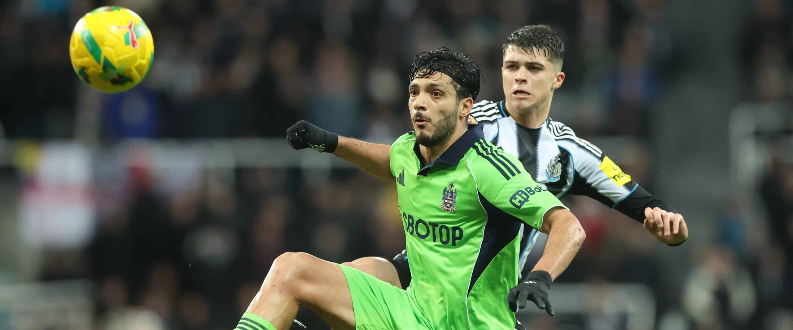 Jimenez in action for Fulham against Newcastle United in 2025