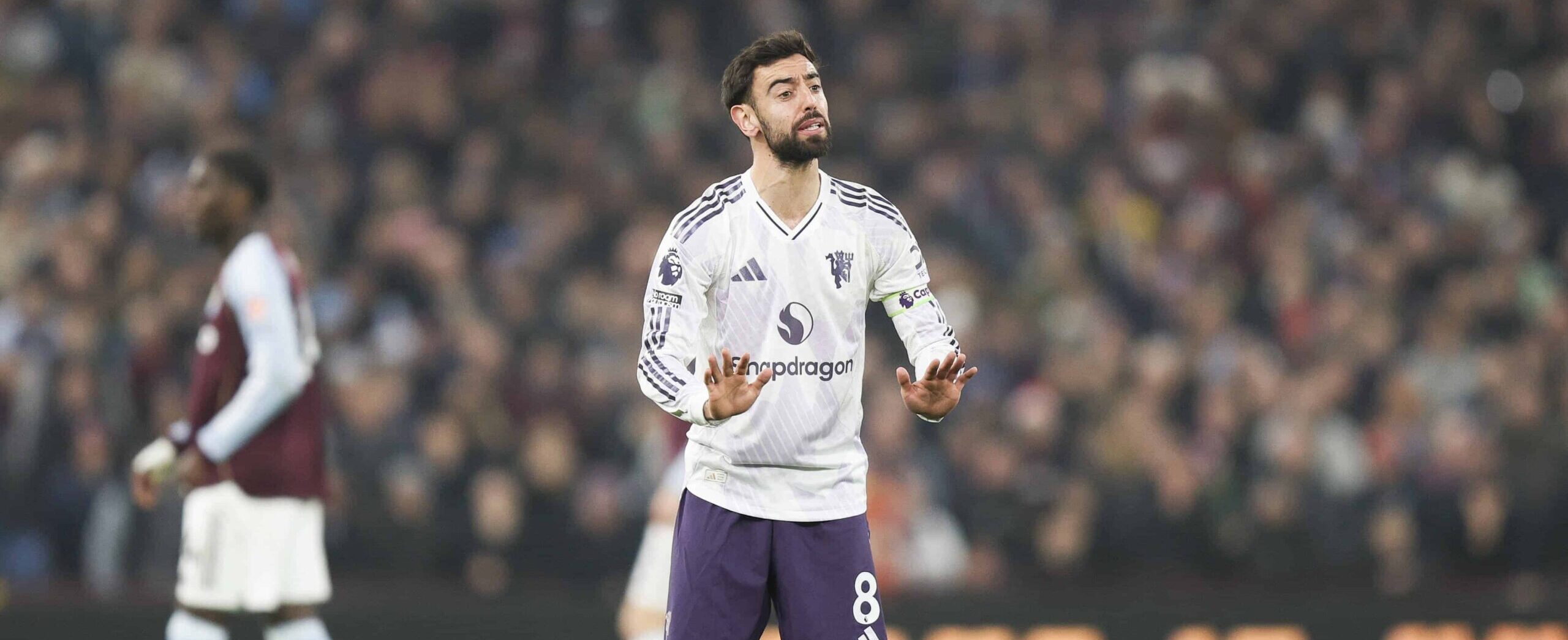 Bruno Fernandes in action for Manchester United in 2025