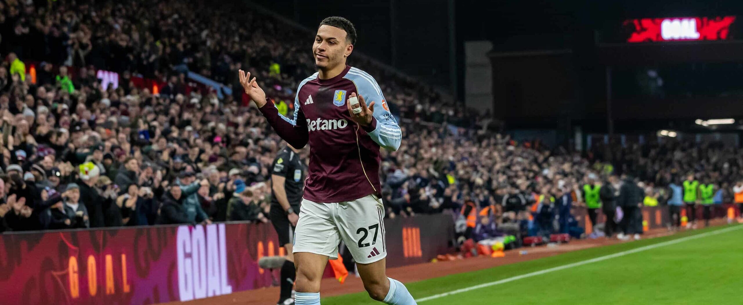 Morgan Rogers celebrate his goal against Manchester United in 2025