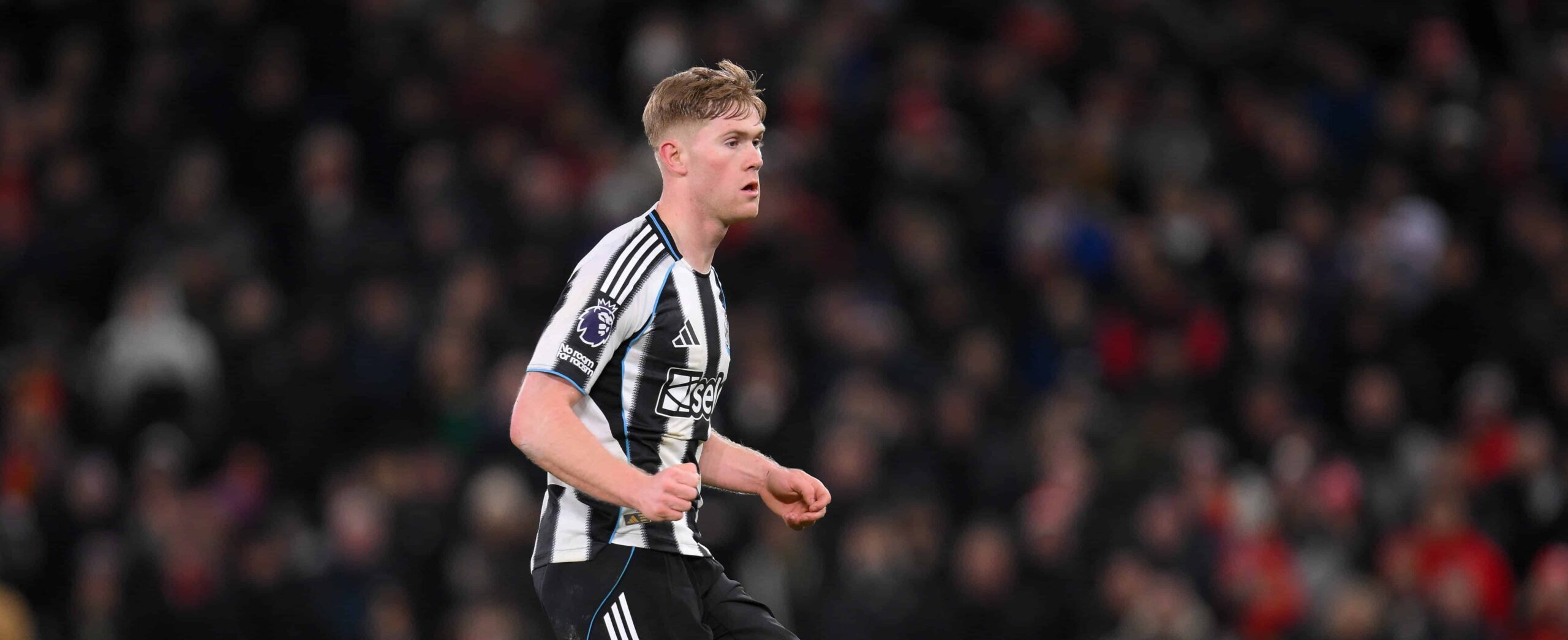 Lewis Hall in action against Manchester United in the Premier League 2025