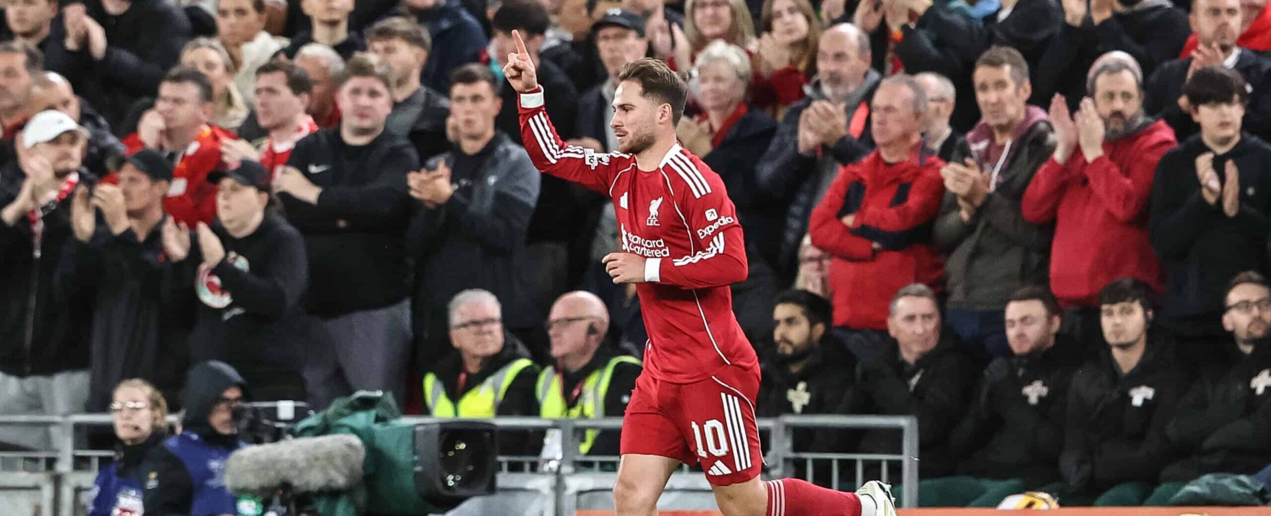 Alexis Mac Allister in action in the Champions League 2025