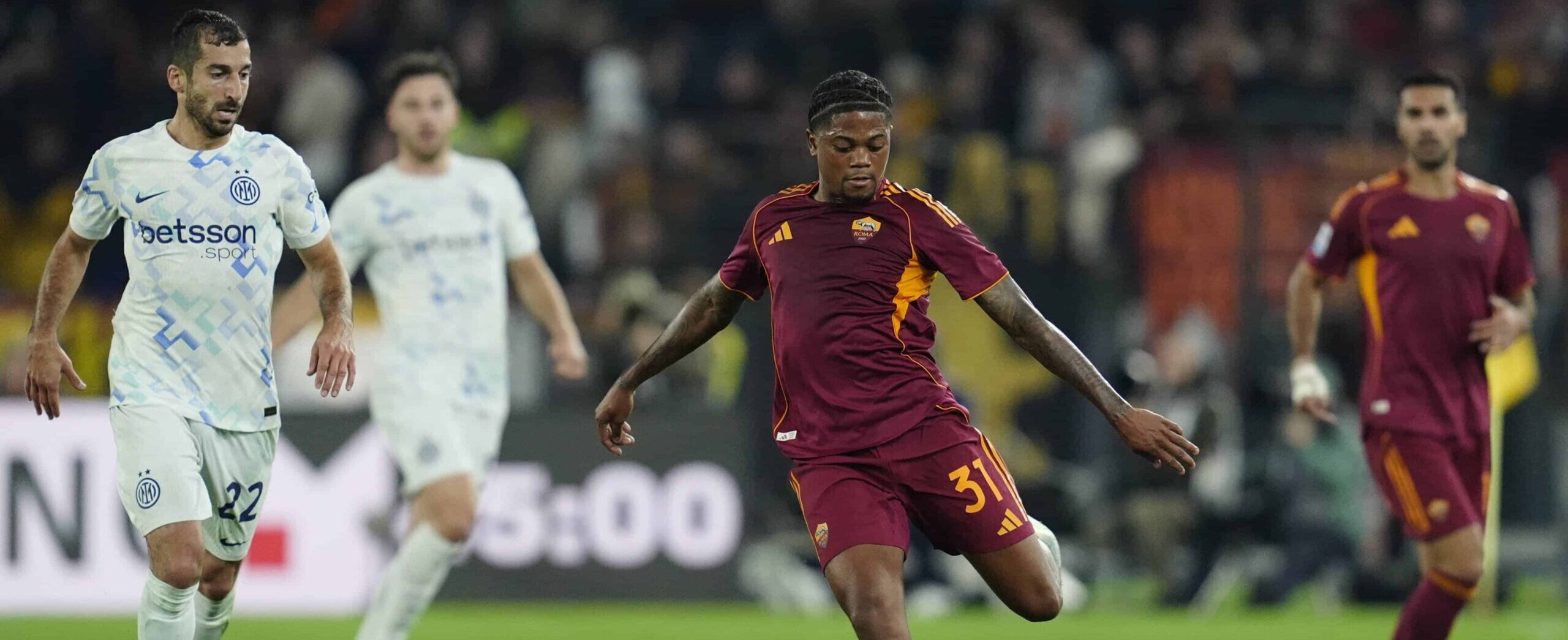 Leon Bailey in action for As Roma in 2025 on loan from Aston Villa