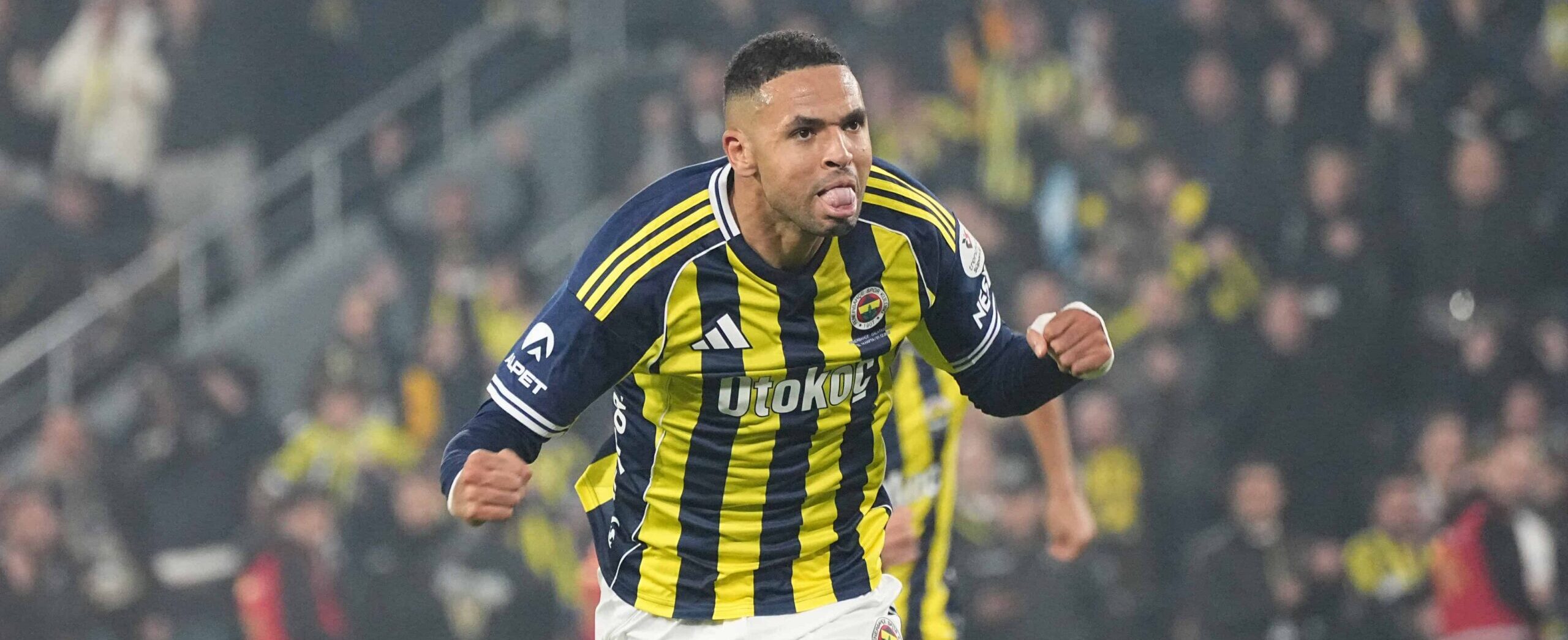 En Nesyri in action for Fenerbahce in 2025