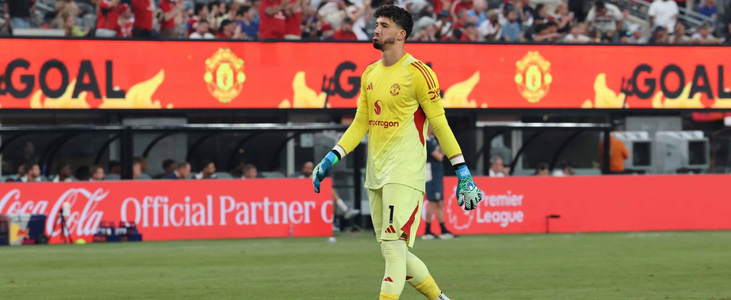 Altay Bayindir in action for Manchester United in 2025