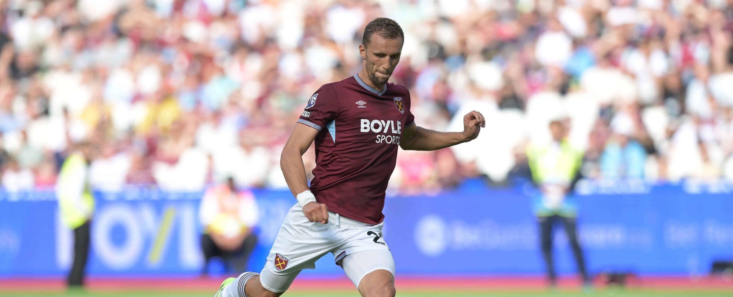 Soucek in action for West Ham united in 2025