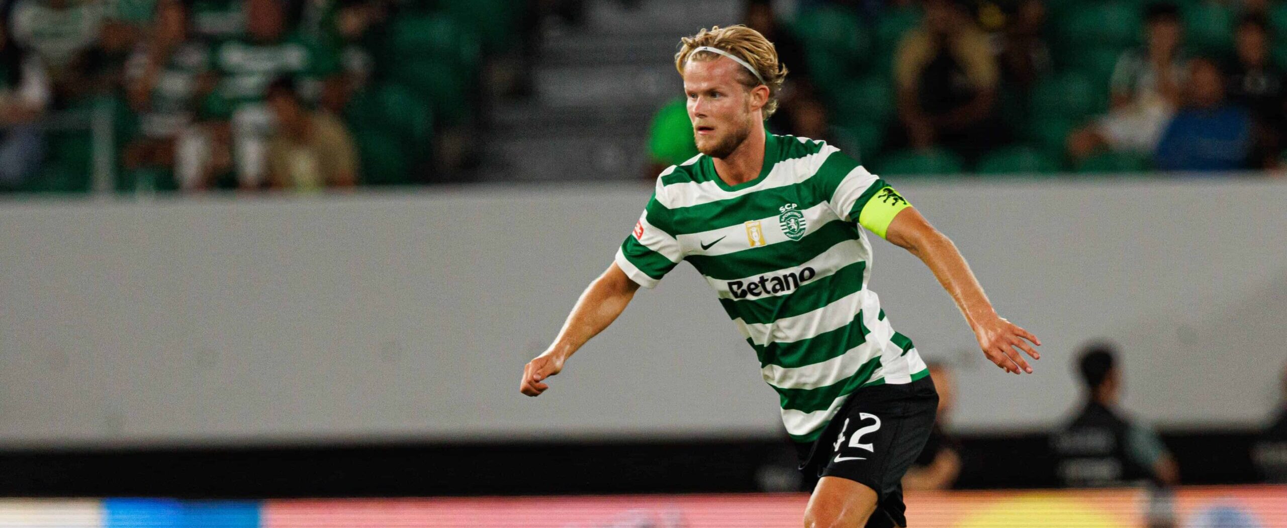 Morten Hjulmand in action for Sporting in 2025