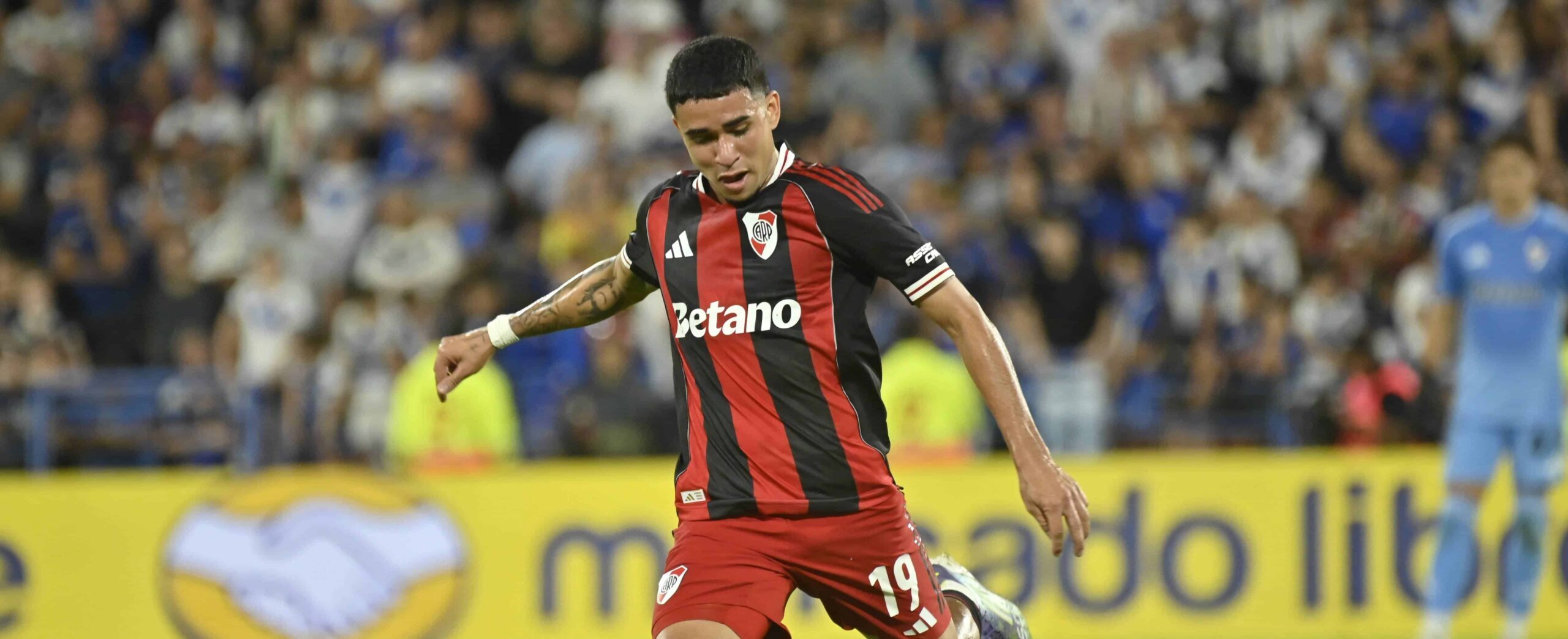 Kendry Paez in action for River in 2026