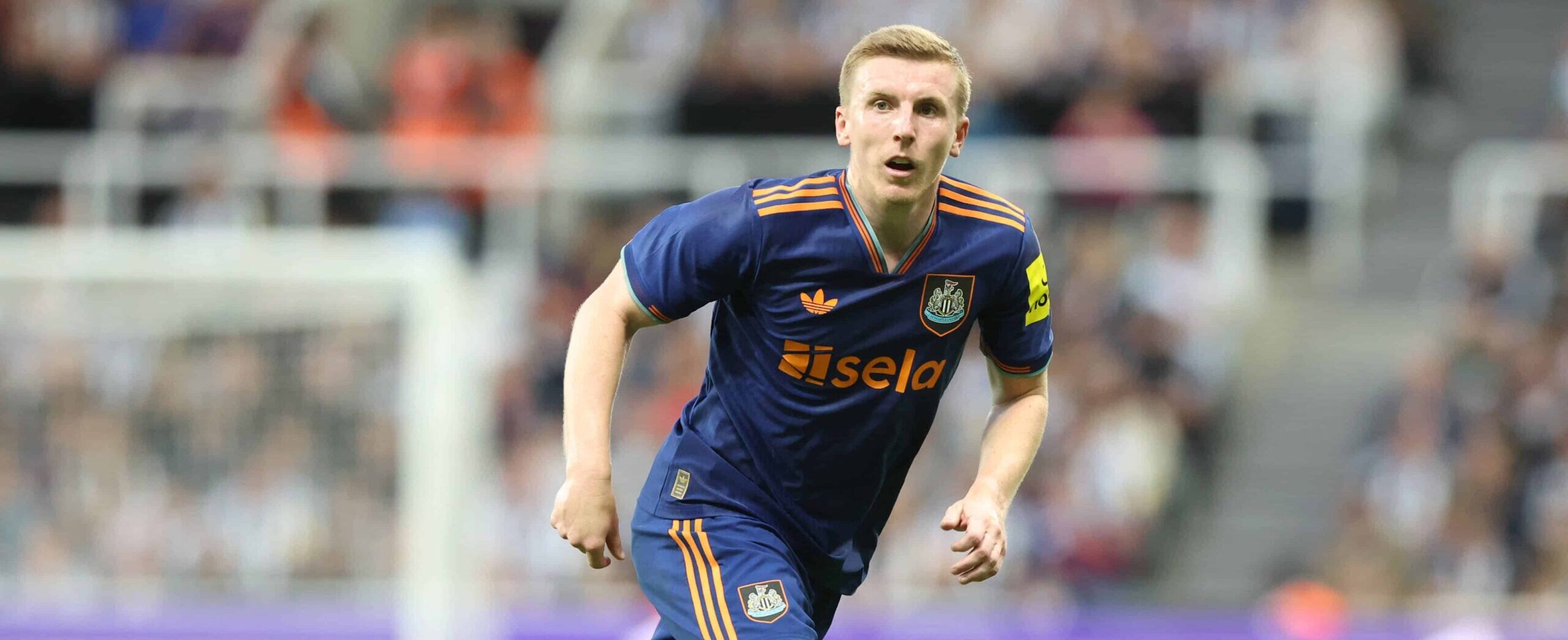 Matt Targett in action for Newcastle United in 2025