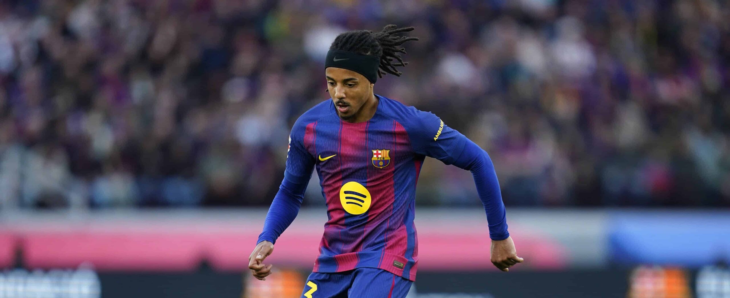 Kounde in action for Barcelona in 2026