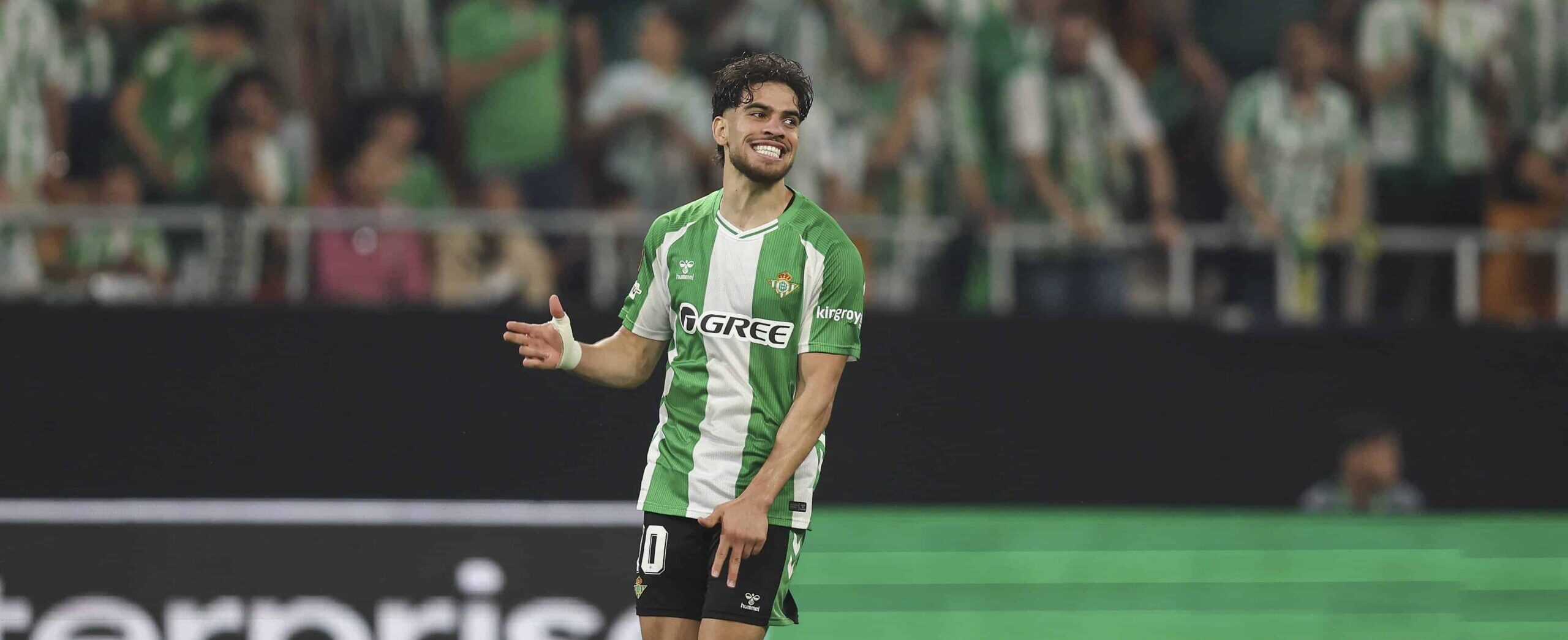 Ez Abde in action for Real Betis in 2026