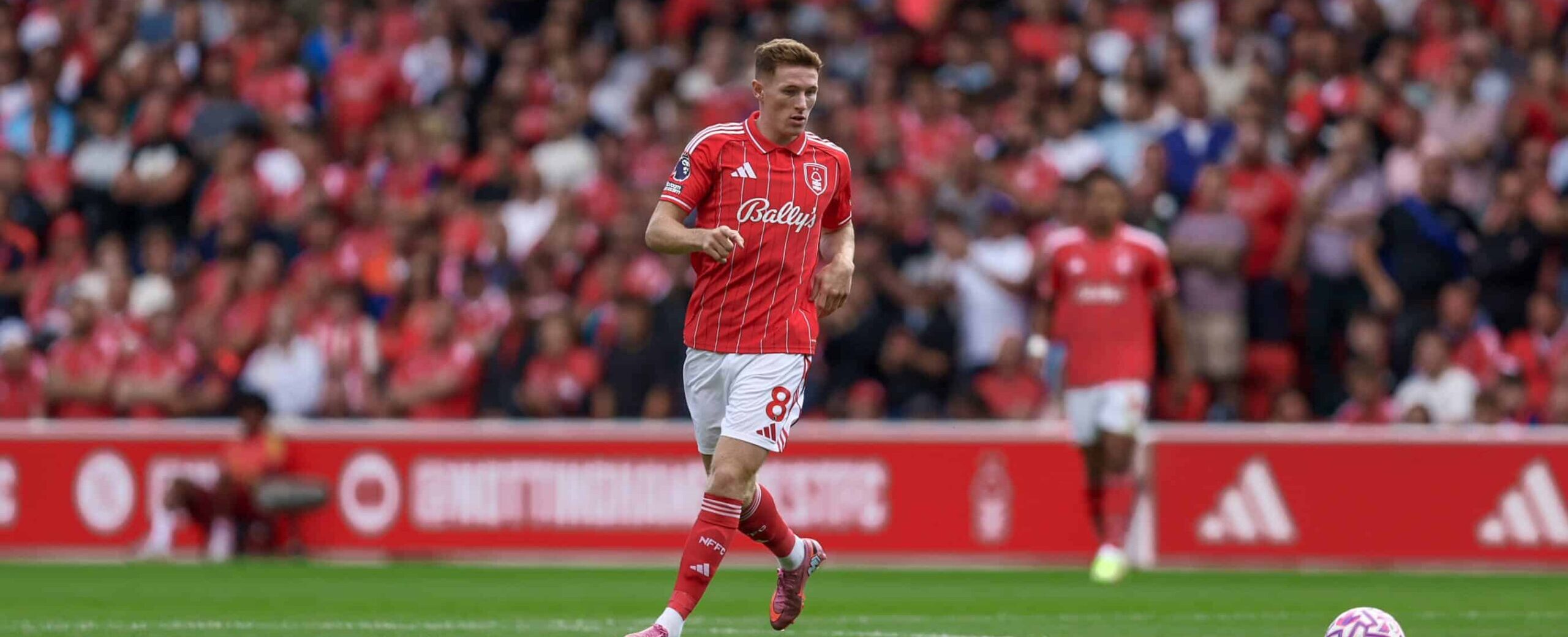 Elliot Anderson in action for Nottingham Forest