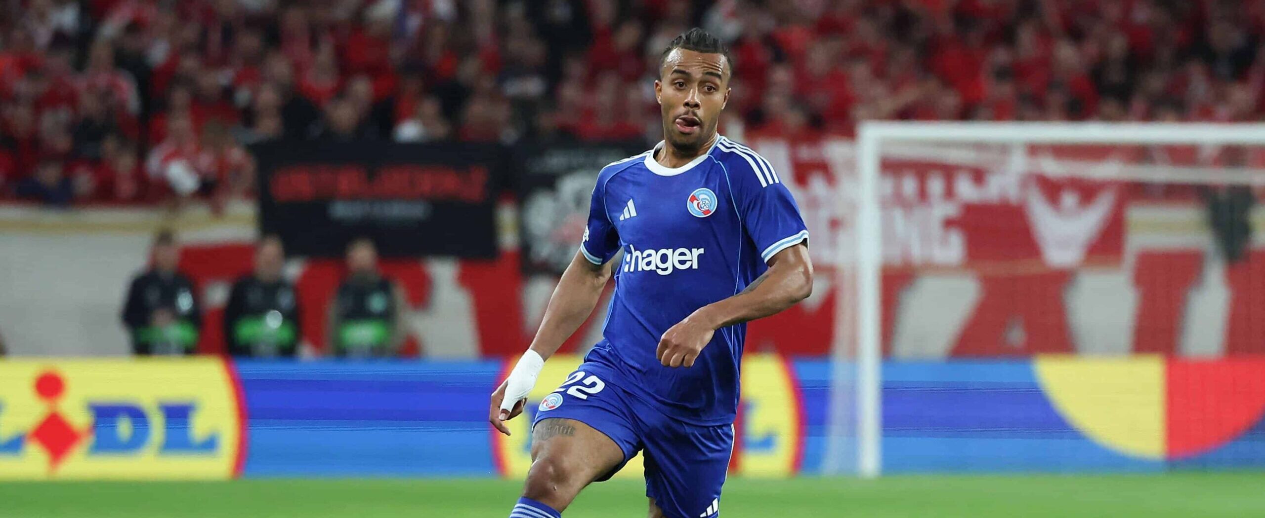 Guela Doue in action for Strasbourg in 2026