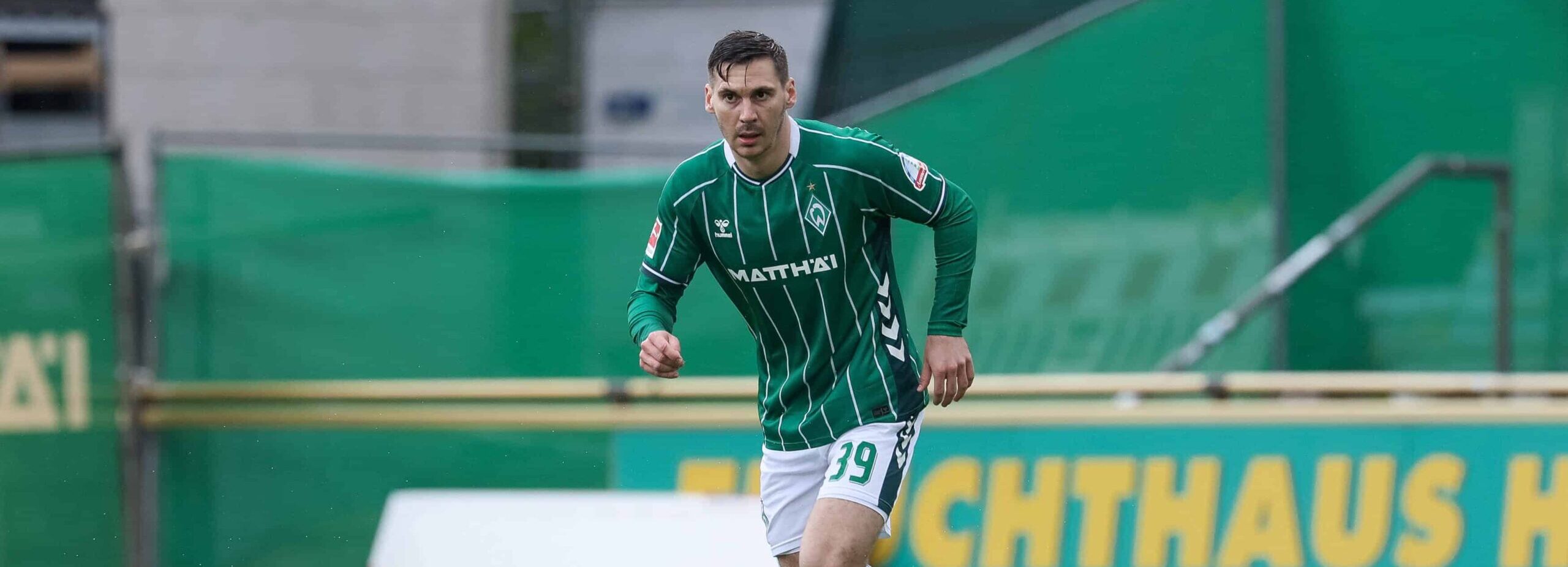 Maximilian Wöber in action for Bremen in 2026