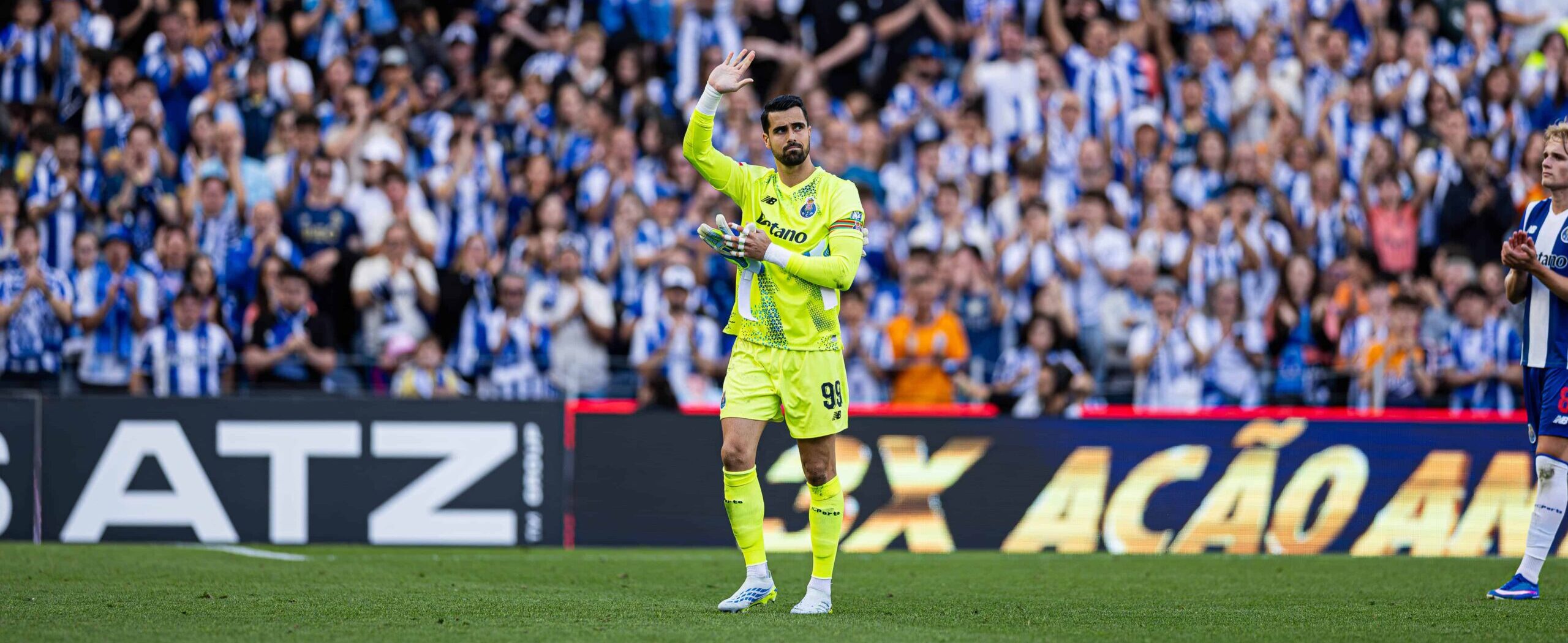 Diogo Costa in action for Porto in 2026