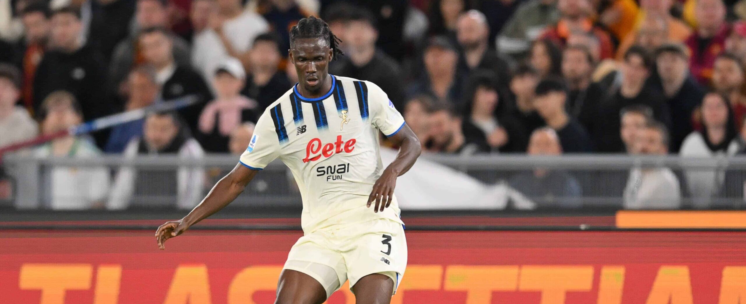 Odilon Kossounou in action for Atalanta