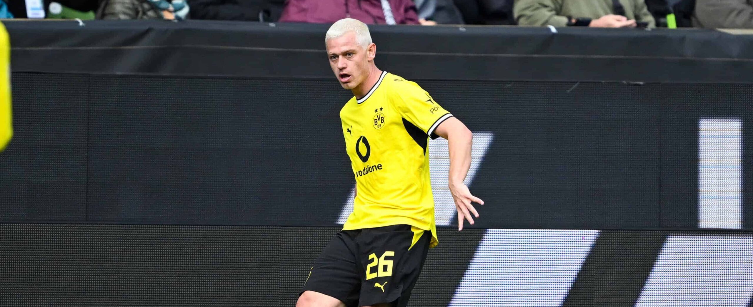 Julian Ryerson in action for Dortmund in 2026