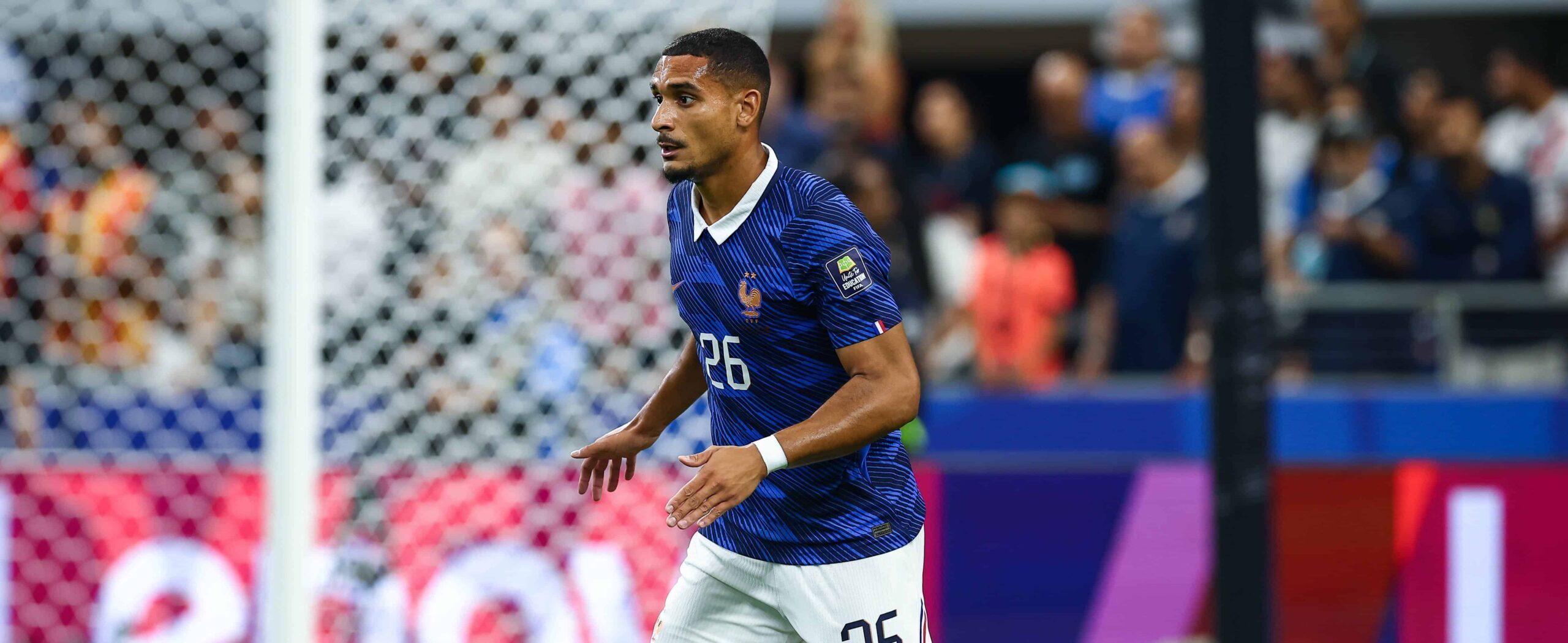 Maxence Lacroix in action for France in 2026