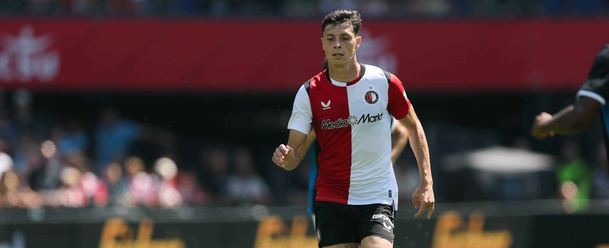 Anel Ahmedhodzic in action for Feyenoord in 2026