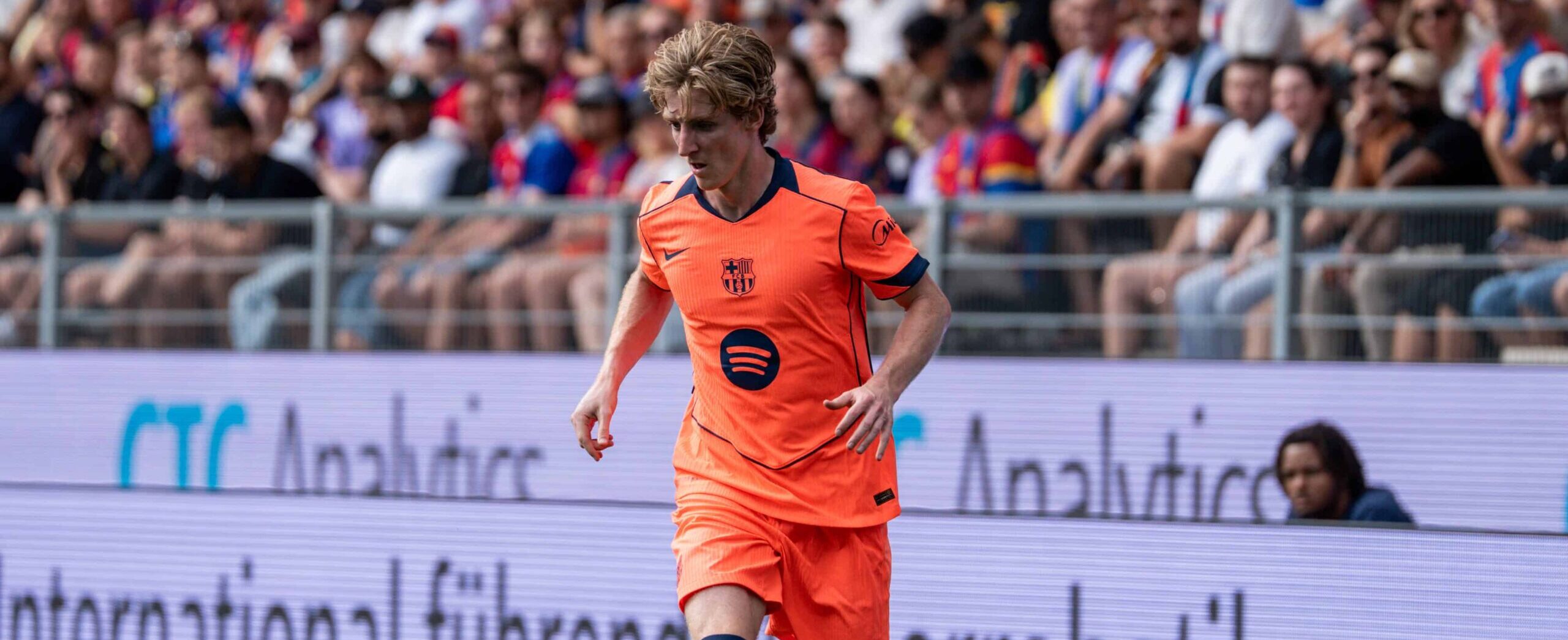 Anthony Gordon in action for Barcelona in 2026
