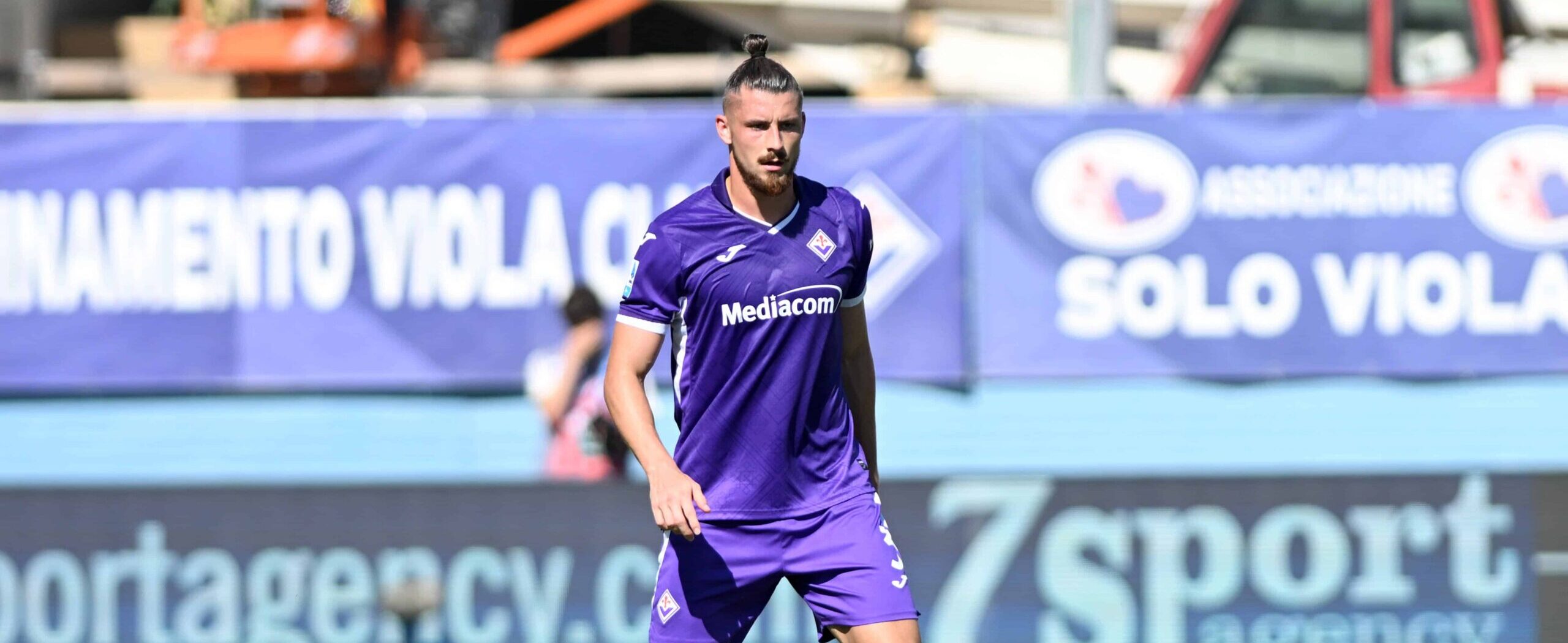 RADU DRAGUSIN in action for Fiorentina in 2026