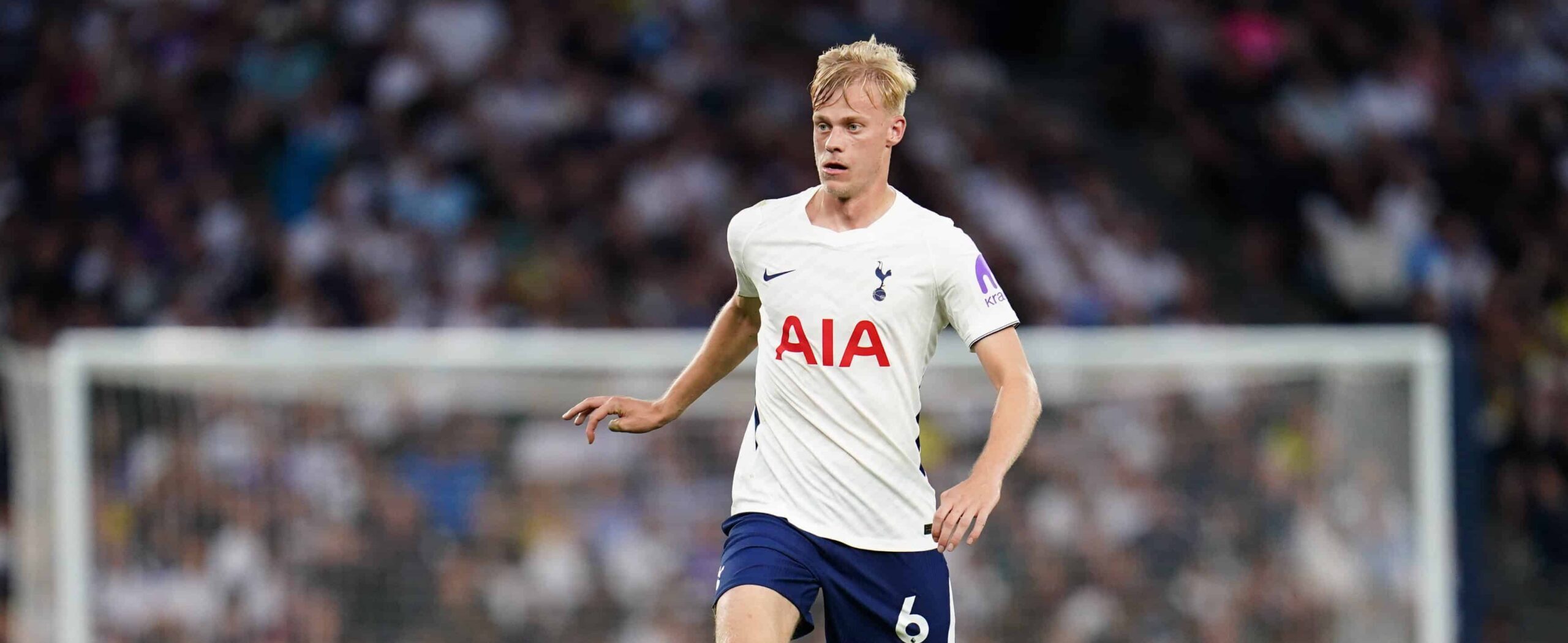Jan Paul van Hecke in action for Spurs in 2026