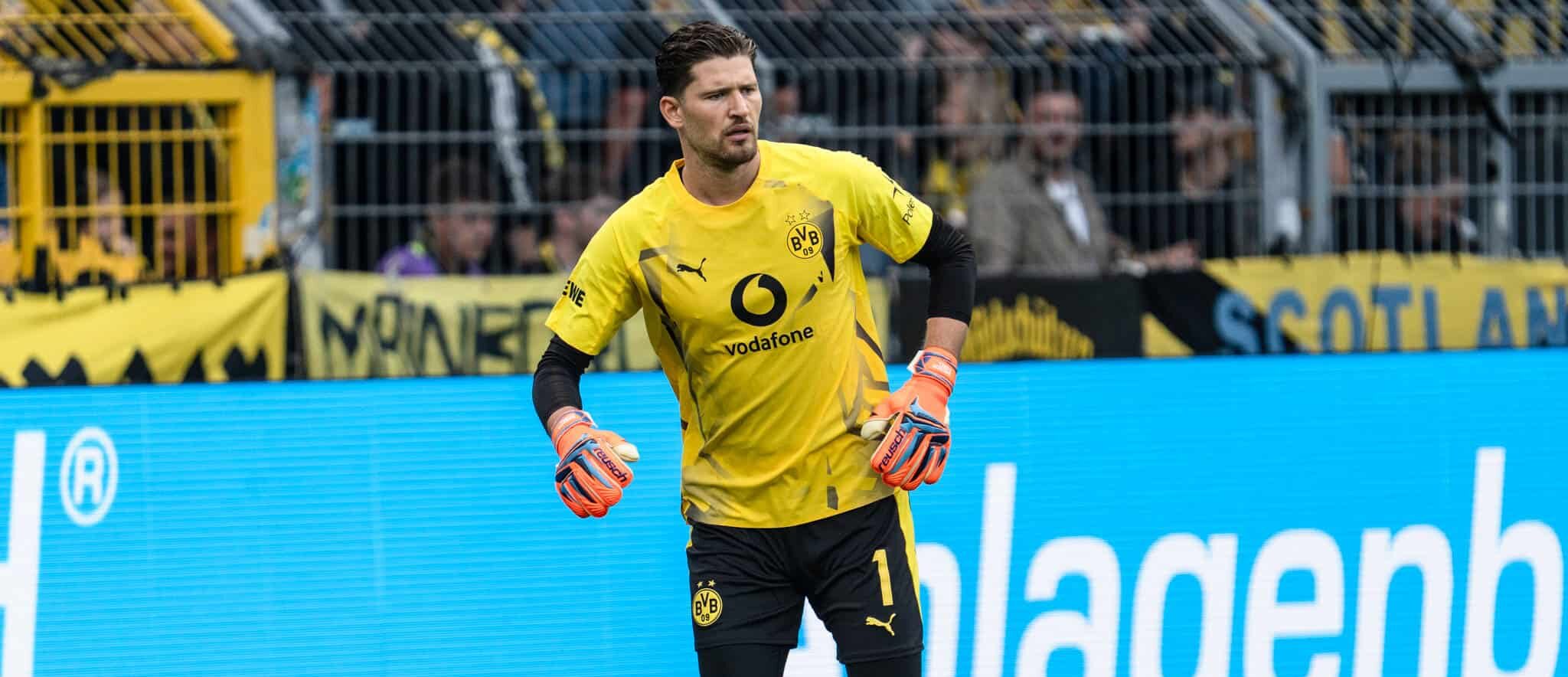 Gregor Kobel in action for Dortmund in 2026