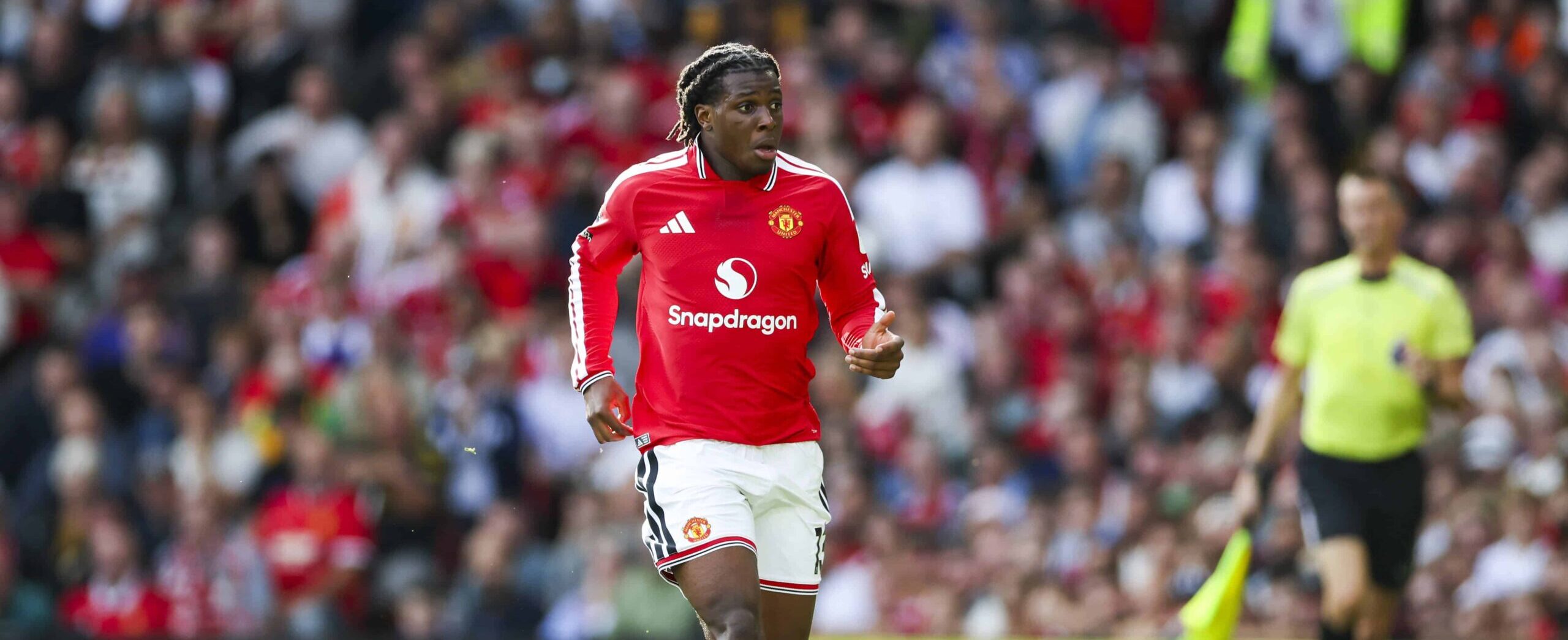 Patrick Dorgu in action for Manchester United in 2026