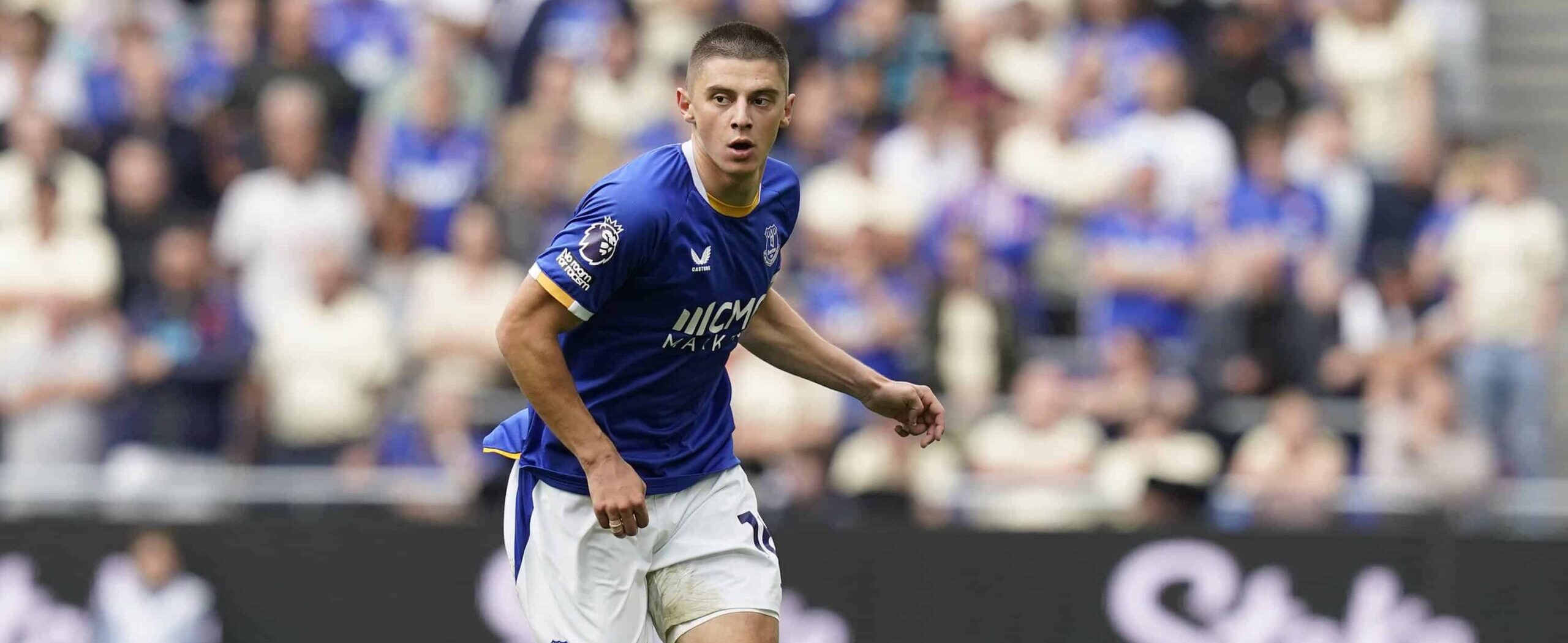 Vitaliy Mykolenko in action for Everton in 2026