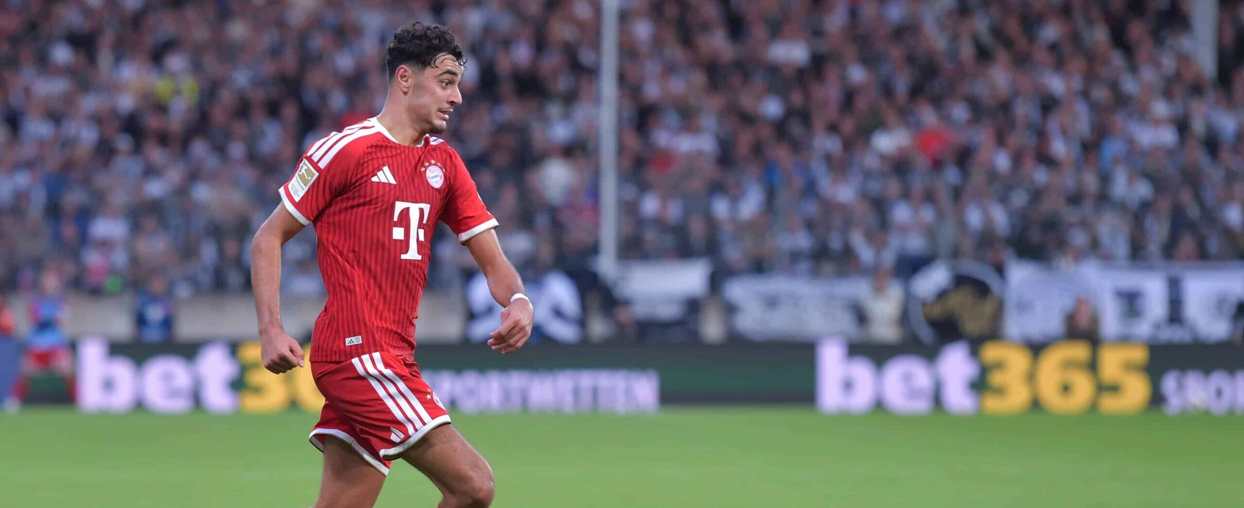 Aleksandar Pavlovic in action for Bayern in 2026