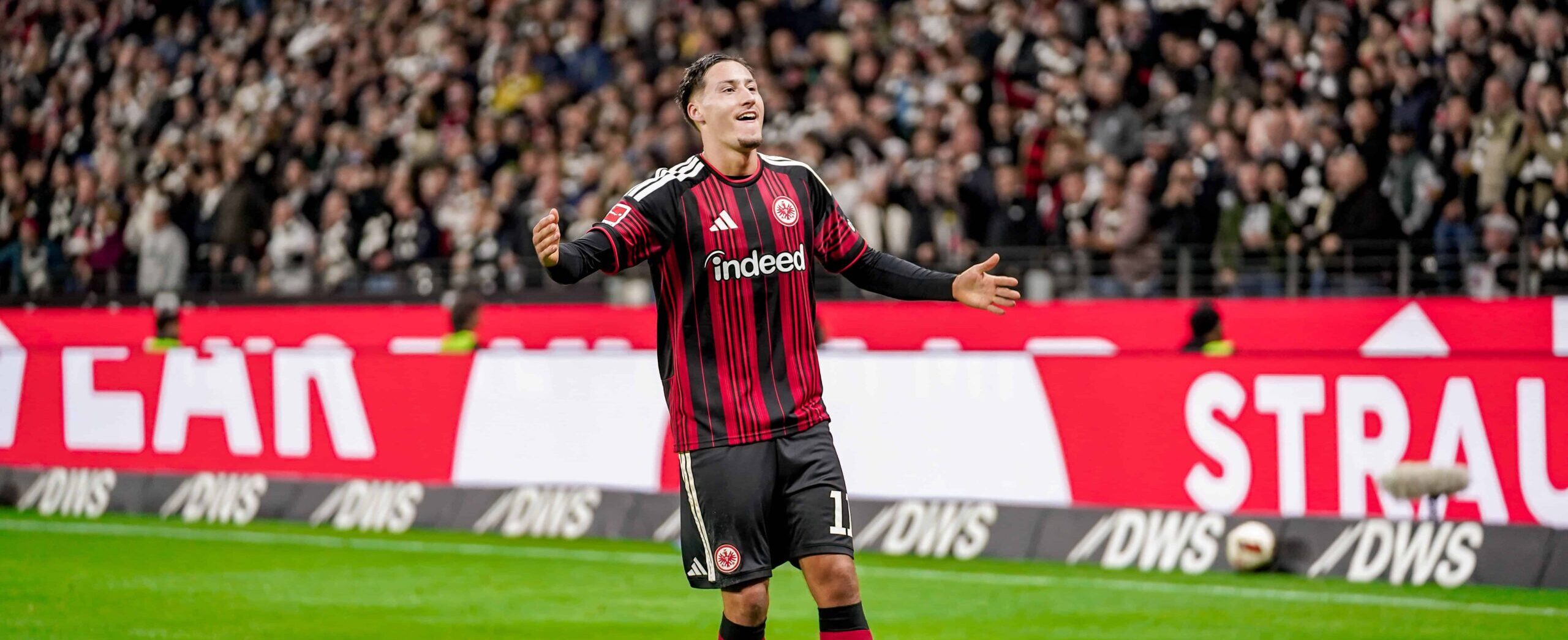 Younes Ebnoutalib in action for Frankfurt in 2026