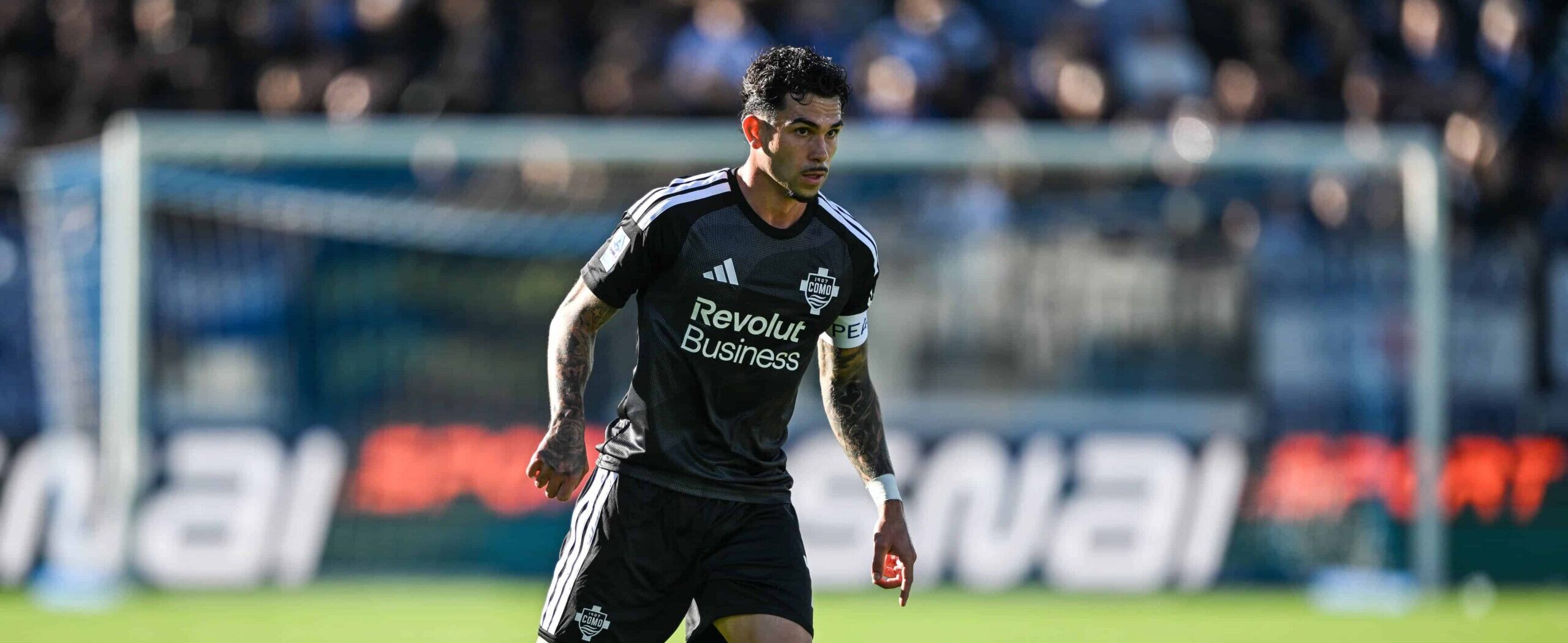 Lucas da Cunha in action for Como in 2026