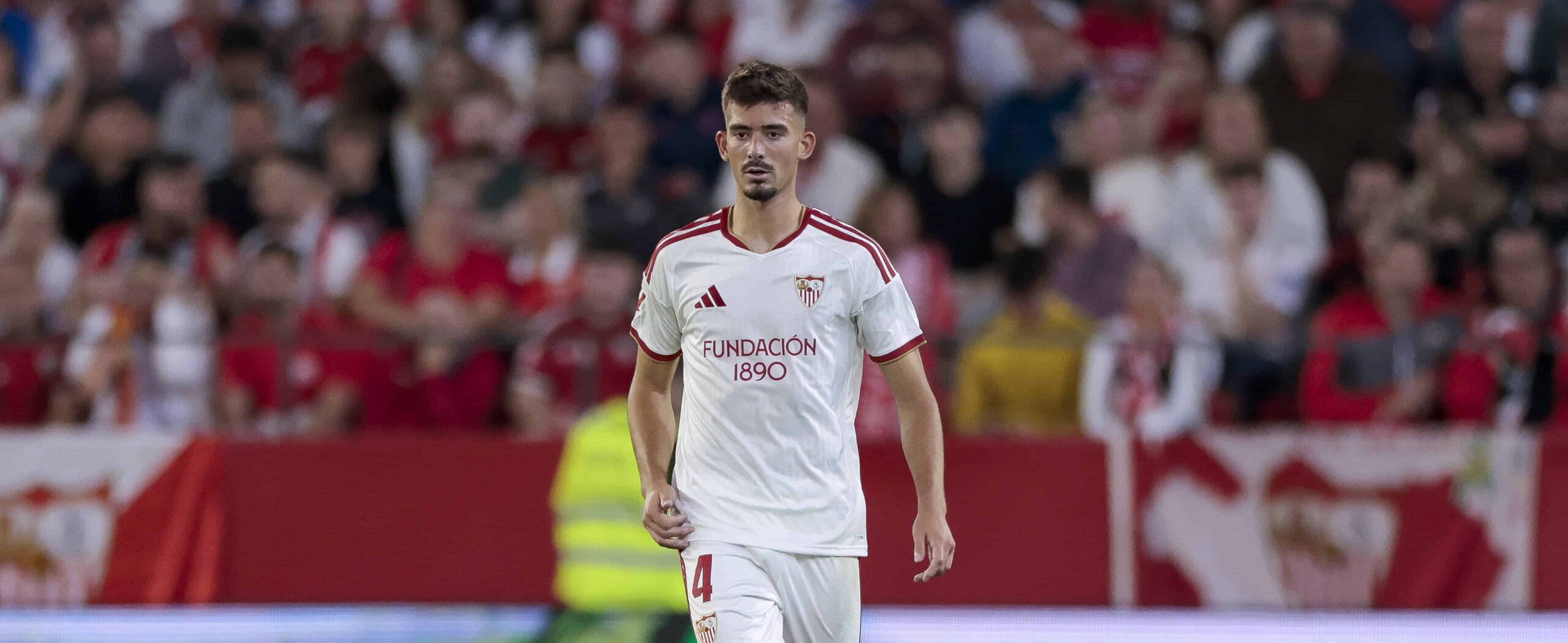 Kike Salas in action for Sevilla in 2026